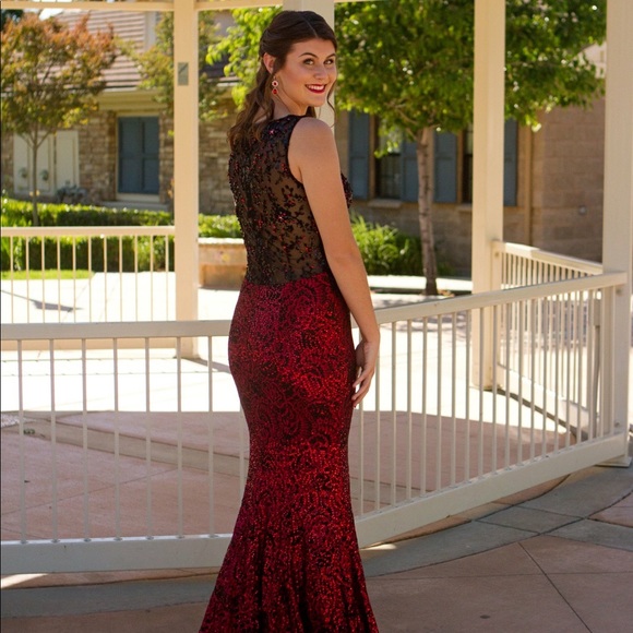 Meet your Posher, Alyssa - Picture 4 of 4